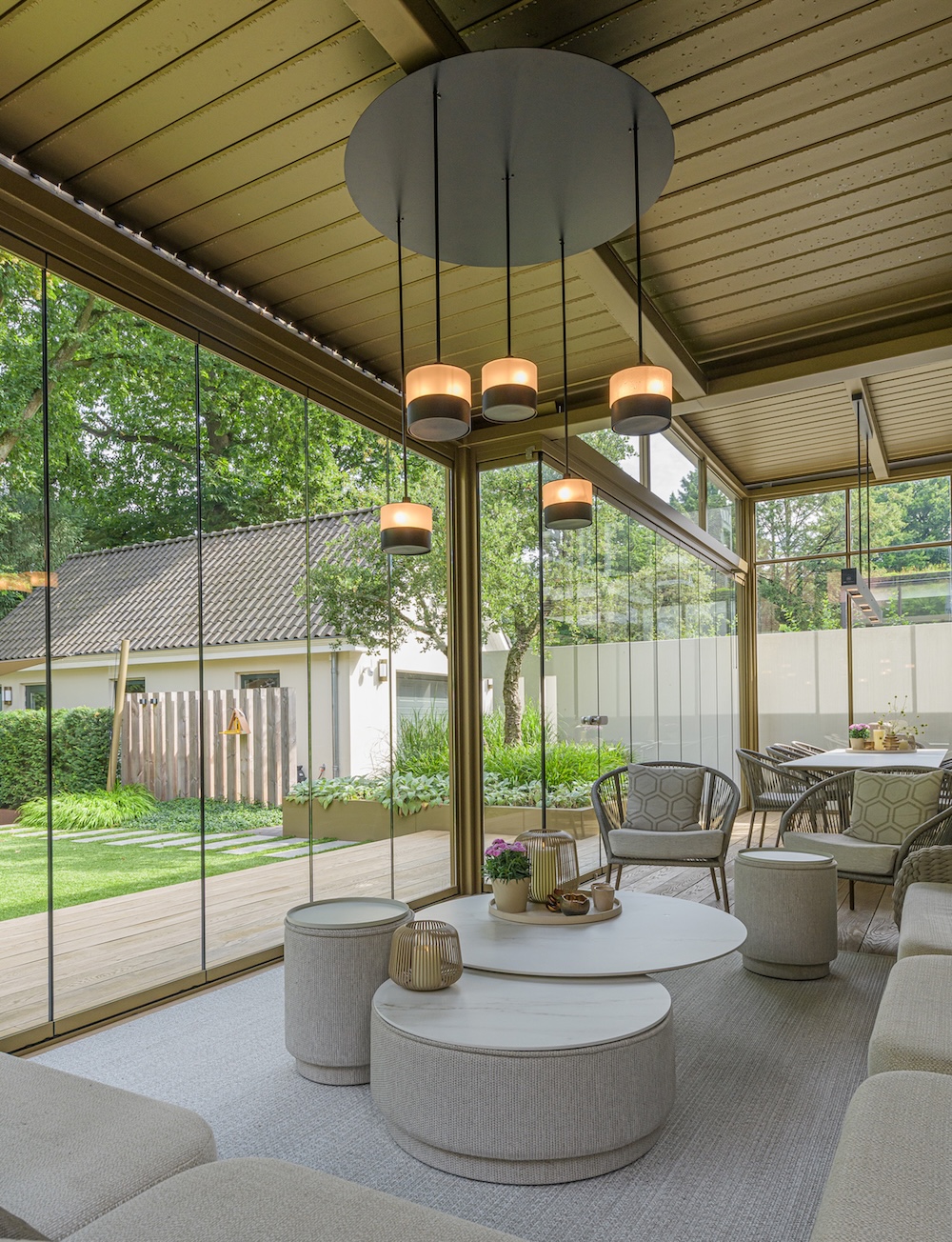 FotoArchitectuur die doorloopt tot op het balkon